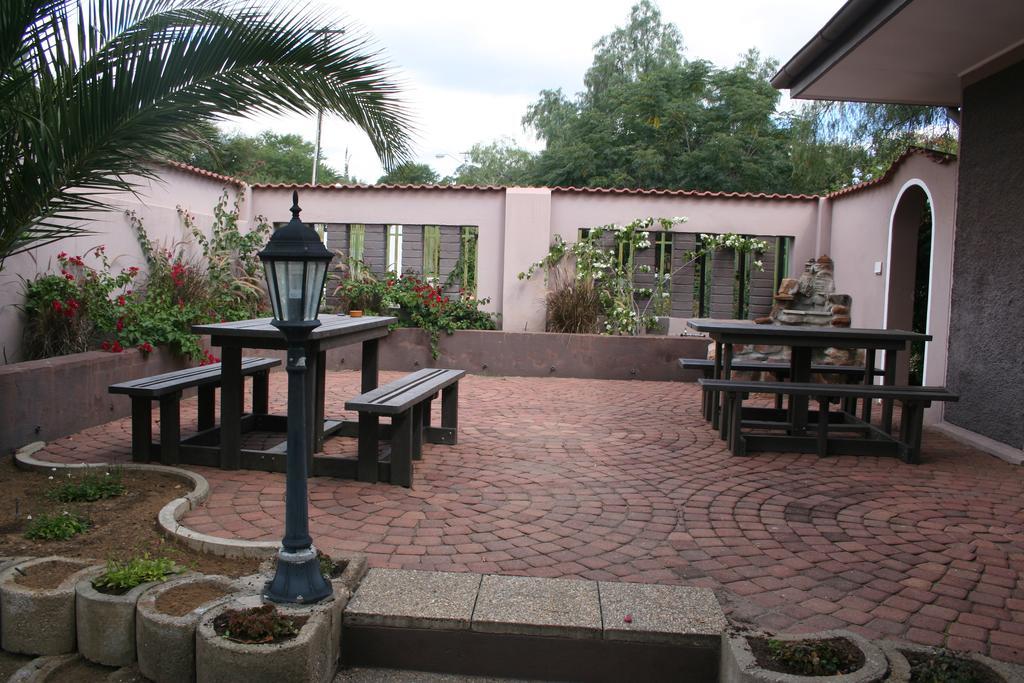 De Vagebond Hotel-Pension Windhoek Bagian luar foto