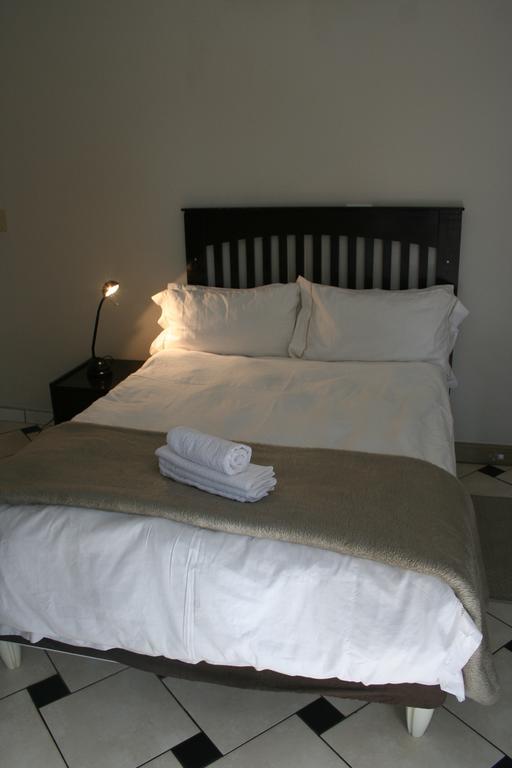De Vagebond Hotel-Pension Windhoek Bagian luar foto