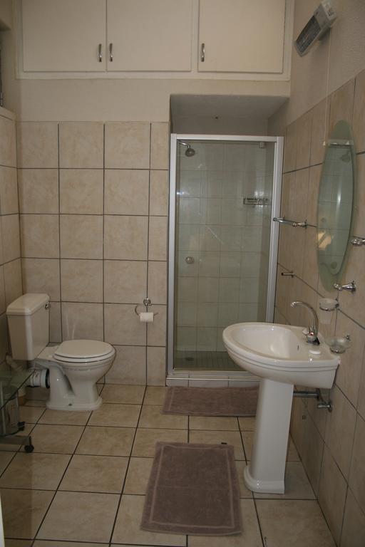 De Vagebond Hotel-Pension Windhoek Bagian luar foto