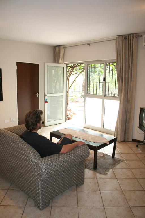 De Vagebond Hotel-Pension Windhoek Bagian luar foto