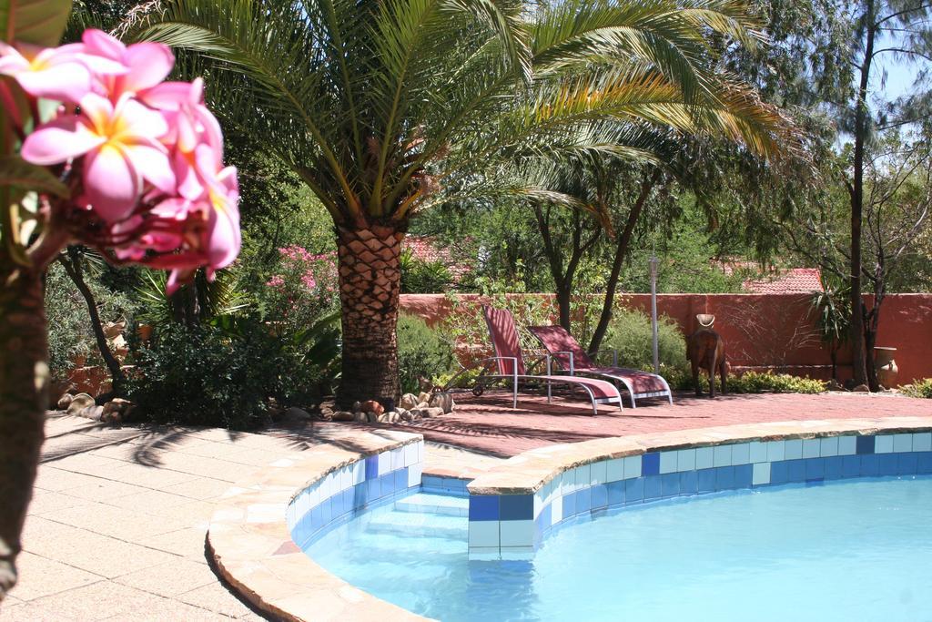 De Vagebond Hotel-Pension Windhoek Bagian luar foto