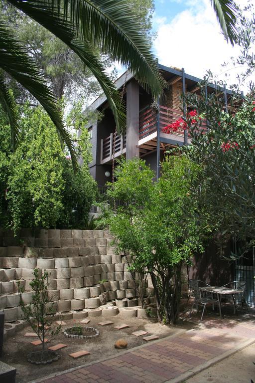 De Vagebond Hotel-Pension Windhoek Bagian luar foto