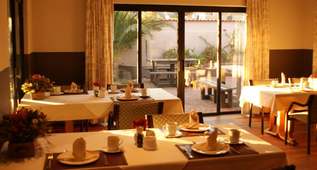 De Vagebond Hotel-Pension Windhoek Bagian luar foto